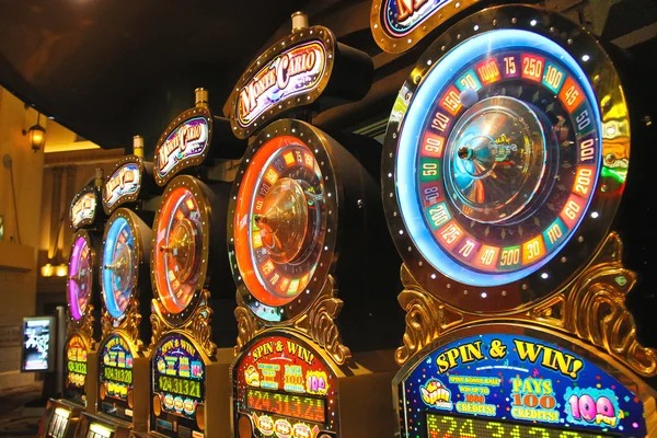 mahaslot mobile interface showing sportsbook, live dealers, and slot games